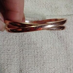 Goldtone hinged criss cross ❌ bracelet